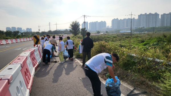 4ad05cffd93ead4c8df45aa9bfd19f0e_1764748598_3233.jpg